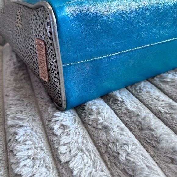 Consuela Women's Bag with Heart Charm - Picture 6 of 12